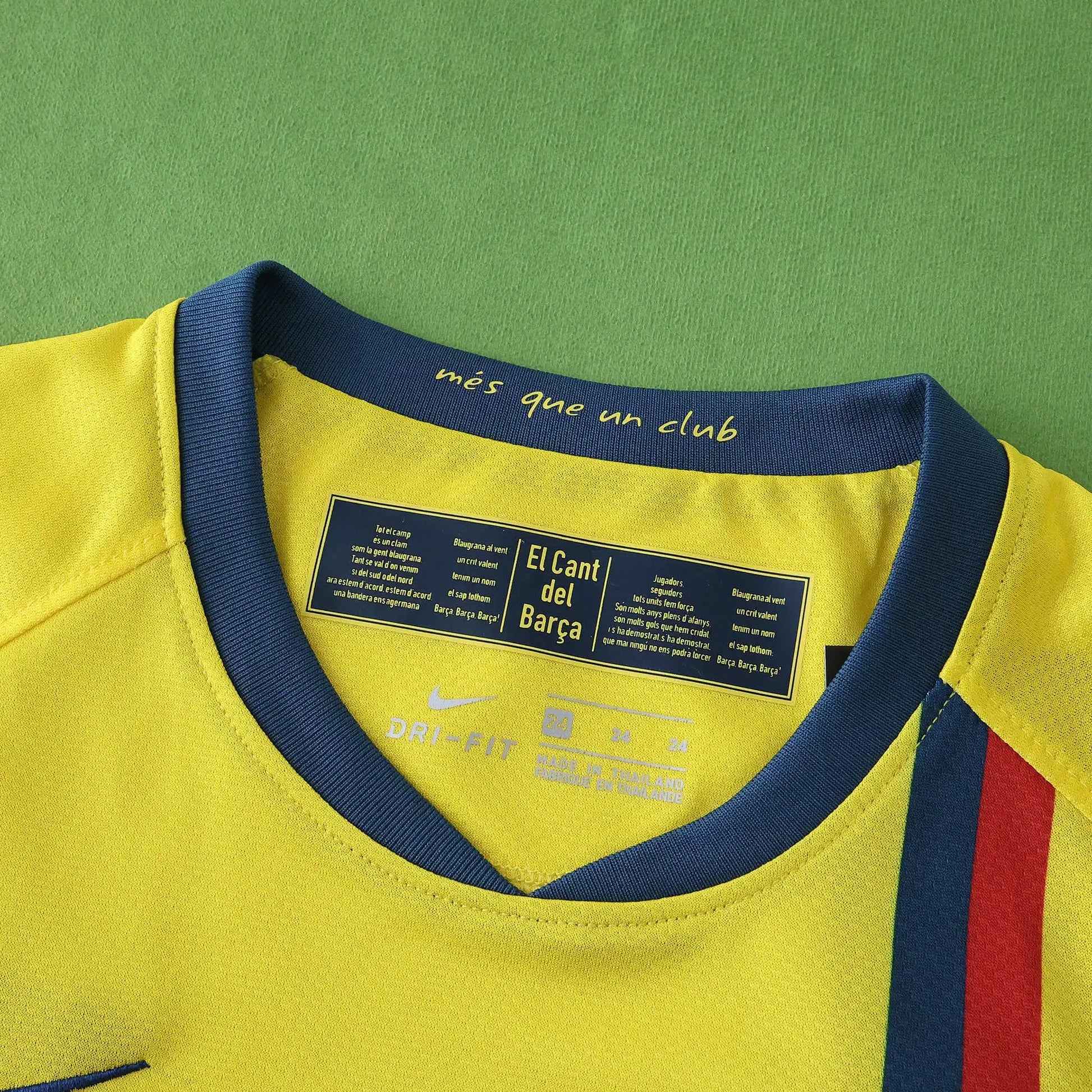 08-09 - FC Barcelone Extérieur - Coffret enfant (Édition Fan)